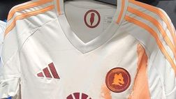 Roma, ecco la seconda maglia: spunta la foto “rubata” che anticipa l’annuncio