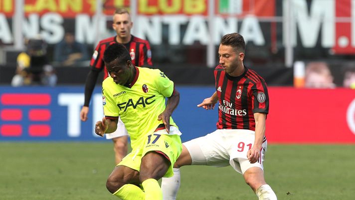 MILAN, ITALY - MAY 21: Godfred Donsah of Bologna FC is challenged by Andrea Bertolacci of AC Milan during the Serie A match between AC Milan and Bologna FC at Stadio Giuseppe Meazza on May 21, 2017 in Milan, Italy. (Photo by Marco Luzzani/Getty Images) Calciomercato Torino: Bertolacci si rioffre, ma i granata non sono convinti - immagine 1