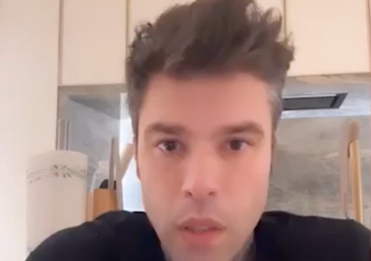 Fedez salta la serata, arriva l’annuncio: “Soccorso da un’ambulanza in aeroporto”- immagine 2