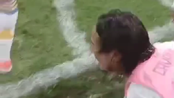 “Sei la vita nostra!”, tifoso del Napoli ‘incontra’ Cavani: la reazione del Matador