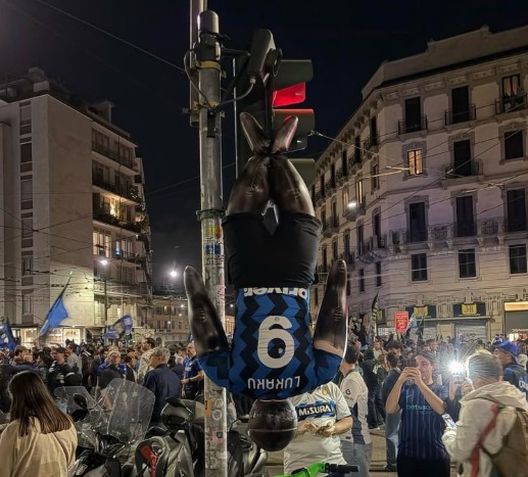 Festa scudetto, Zazzaroni contro il gesto di alcuni tifosi Inter: “Non è sfottò, questo fa vomitare”- immagine 4