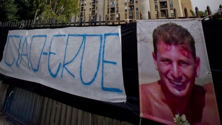 FOTO Scritte ignobili contro Ciro Esposito sui muri di Roma: lo scatto - immagine 1