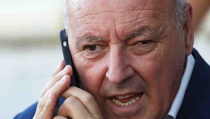 Fc Inter 1908: Marotta si muove Beppe Marotta al telefono