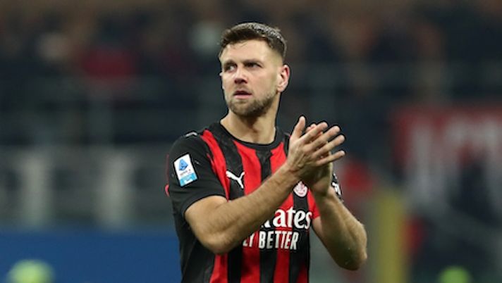 MILAN, ITALY - JANUARY 08: Niclas Fuellkrug of AC Milan applauds the fans after the Serie A match between AC Milan and Genoa CFC at Giuseppe Meazza Stadium on January 08, 2026 in Milan, Italy. (Photo by Marco Luzzani/Getty Images) DAI CAMPI – Sorpresa Fullkrug, ko Frese e Bella-Kotchap! Durosinmi, Kolasinac e i tempi per Camarda - immagine 1