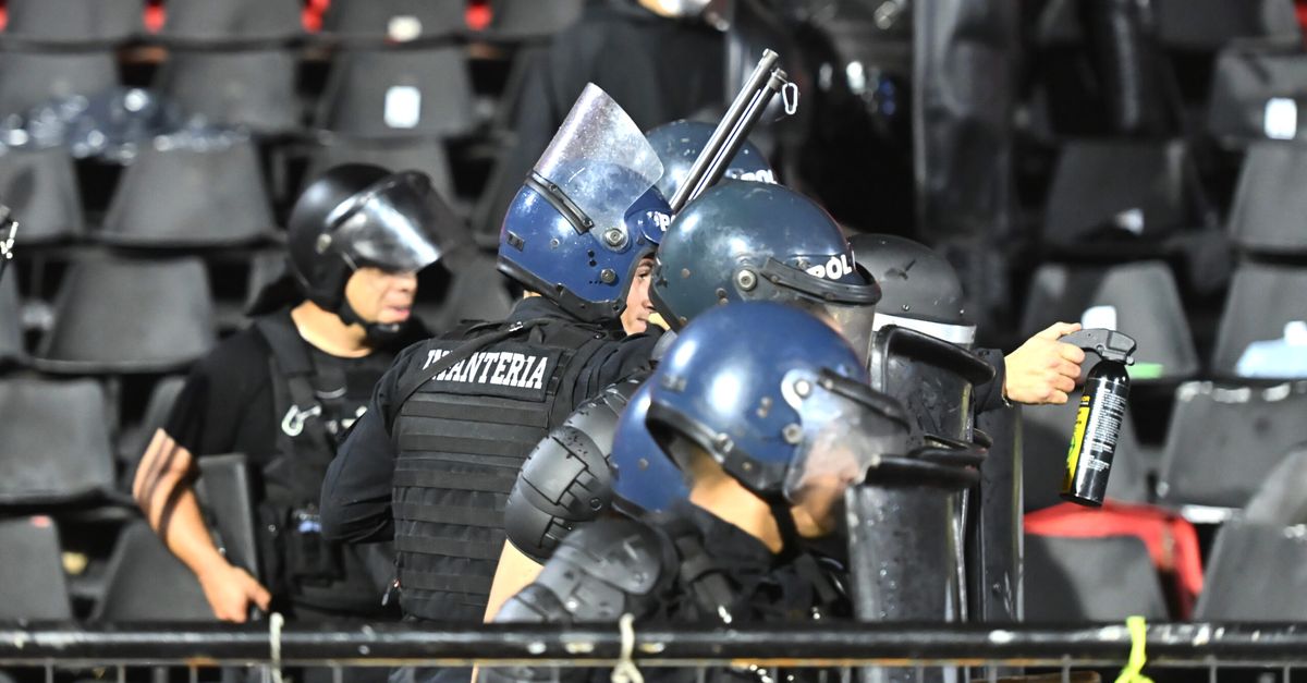 Argentina, finale partita con rissa e la polizia colpisce i giocatori con lo spray al peperoncino