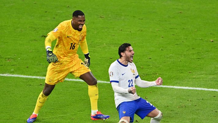 Theo Hernandez, Mike Maignan - Milan