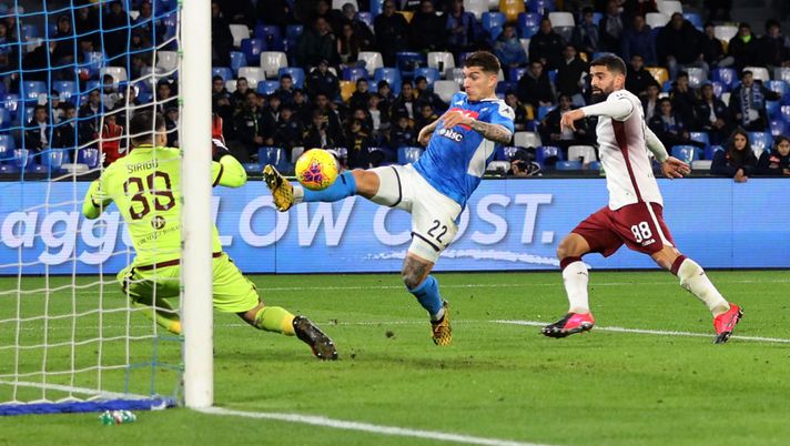 NAPLES, ITALY - FEBRUARY 29: Giovanni Di Lorenzo of SSC Napoli scores the 2-0 goal during the Serie A match between SSC Napoli and Torino FC at Stadio San Paolo on February 29, 2020 in Naples, Italy. (Photo by Francesco Pecoraro/Getty Images) Le pagelle di Napoli-Torino 2-1: la squadra granata non gioca a calcio- immagine 2