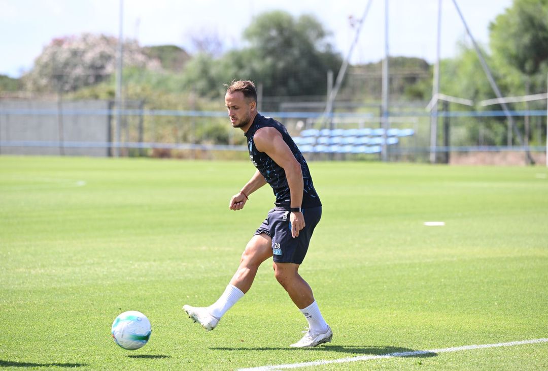 Grinta e sorrisi a Castel Volturno, il Napoli prepara il match col Cagliari GALLERY - immagine 11