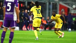 Milan-Fiorentina, la decide la doppietta di Leao tra le polemiche: Allegri capolista