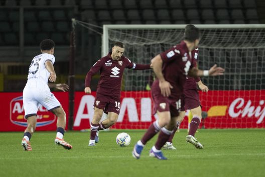 TURIN, ITALY - FEBRUARY 15: Nikola Vlasic of Torino FC in action during the Serie A match between Torino FC and Bologna FC 1909 at Stadio Olimpico di Torino on February 15, 2026 in Turin, Italy. (Photo by Stefano Guidi - Torino FC/Torino FC 1906 via Getty Images)
