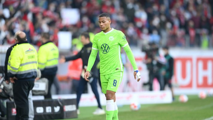 FREIBURG IM BREISGAU, GERMANY - MARCH 12: Aster Vranckx of VfL Wolfsburg looks on dejected at the full time whistle after the Bundesliga match between Sport-Club Freiburg and VfL Wolfsburg at Europa-Park Stadion on March 12, 2022 in Freiburg im Breisgau, Germany. (Photo by Christian Kaspar-Bartke/Getty Images) Mercato in entrata: da Alexsandro a Vranckx, le ultime- immagine 1