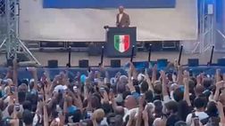 I tifosi si scatenano con “Vesuvio erutta” in attesa dell’arrivo degli azzurri IL VIDEO