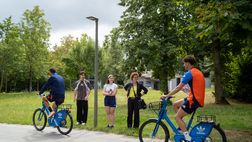 Calcio? No… bici! Vlahovic e Thiago Motta pedalano in ritiro