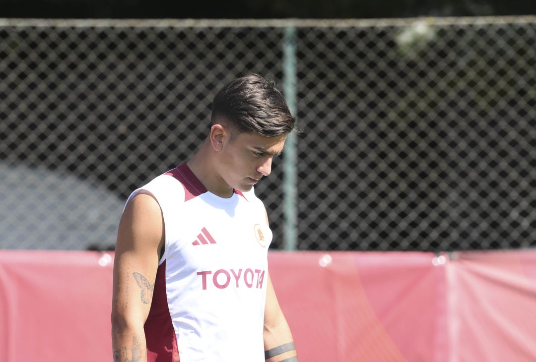 Ritiro Roma, lavoro sul campo e in palestra a Trigoria – FOTO GALLERY - immagine 17