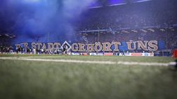 L’Amburgo vince il derby e la curva si colora tutta di blu