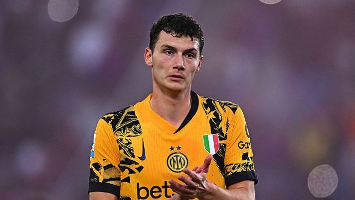 BOLOGNA, ITALY - APRIL 20: Benjamin Pavard of FC Internazionale looks dejected at the end of the Serie match between Bologna and Inter at Stadio Renato Dall'Ara on April 20, 2025 in Bologna, Italy. (Photo by Mattia Ozbot - Inter/Inter via Getty Images) Inter, il saluto di Pavard: “Grazie per il sostegno infinito. È un arrivederci” - immagine 1