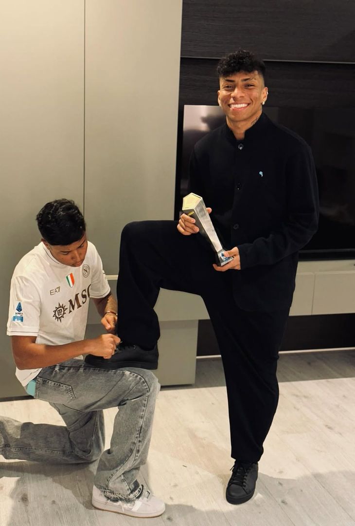 Alisson Santos festeggia il premio MVP e il primo gol con la famiglia – LA GALLERY - immagine 2