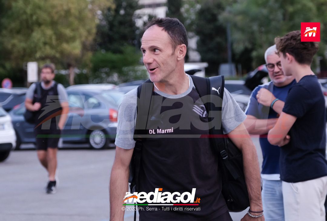 FOTO PALERMO: i giocatori rosanero scattano selfie con i tifosi (GALLERY) - immagine 13