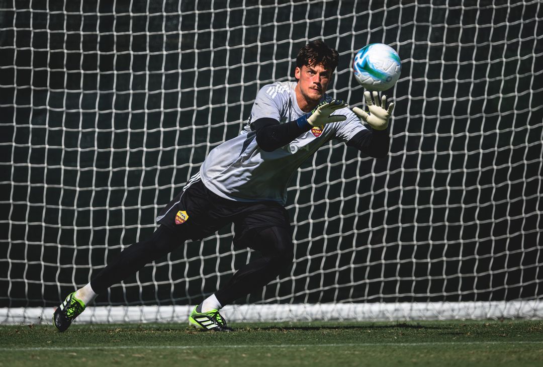 Trigoria, l’allenamento a due giorni dal derby: presenti Massara e Ranieri – FOTO GALLERY - immagine 17