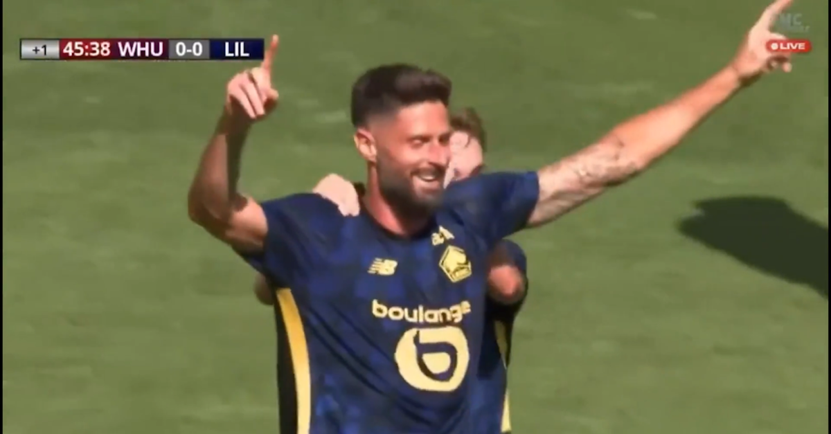Ex Milan, Giroud si gira ancora: che gol in acrobazia con il Lille! | VIDEO Ex Milan, Giroud si gira ancora: che gol in acrobazia con il Lille! | VIDEO
