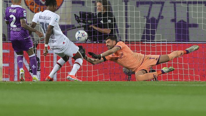 FLORENCE, ITALY - MARCH 30: Pietro Terracciano of ACF Fiorentina in action during the Serie A TIM match between ACF Fiorentina and AC Milan - Serie A TIM at Stadio Artemio Franchi on March 30, 2024 in Florence, Italy.(Photo by Gabriele Maltinti/Getty Images) FOTO – ACF ringrazia Terracciano: “Ogni parata racconta l’amore per la maglia” - immagine 1