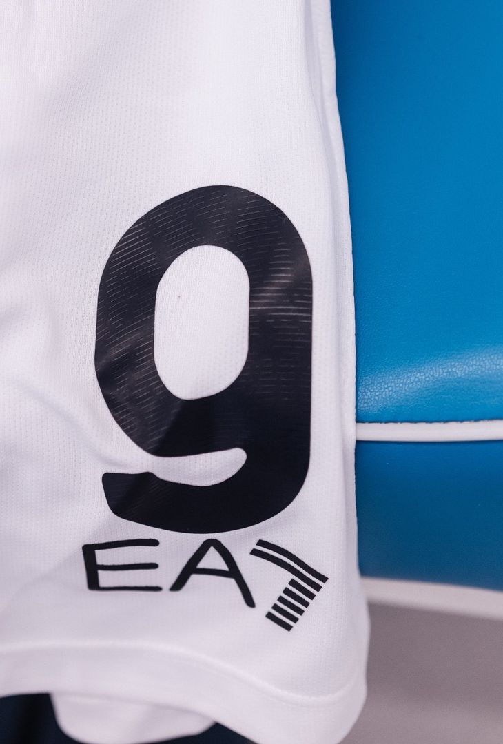 GALLERY Tutto pronto nello spogliatoio del Napoli: scelto il colore della maglia- immagine 1