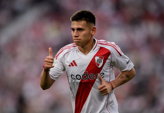 Claudio Echeverri, 18 anni, ex-centrocampista del River Plate. (Foto di Marcelo Endelli/Getty Images) Echeverri