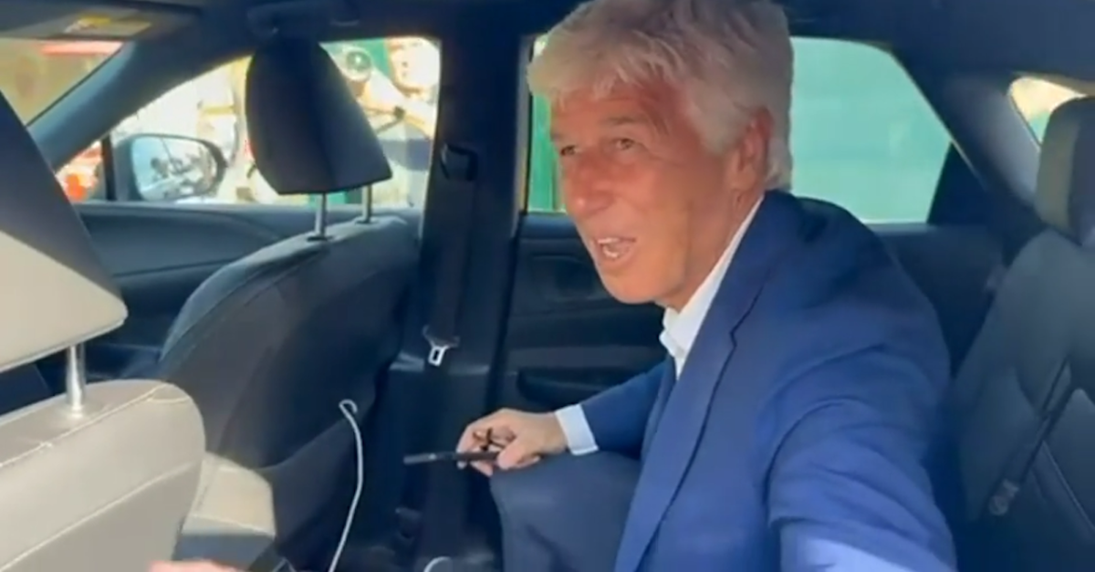 Roma, che accoglienza dei tifosi a Trigoria per Gasperini | VIDEO Roma, che accoglienza dei tifosi a Trigoria per Gasperini | VIDEO