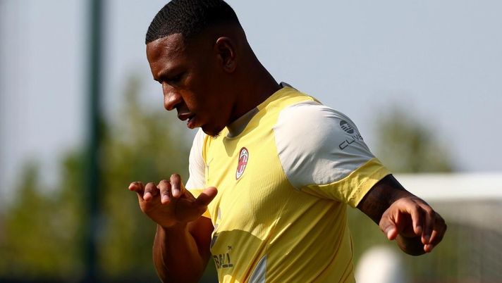 Pervis Estupinan (difensore AC Milan), qui durante una seduta di allenamento con i rossoneri a Milanello | Milan News (Getty Images) Estupinan salta anche il Pisa. Massima cautela da parte del Milan. La speranza è che possa ...