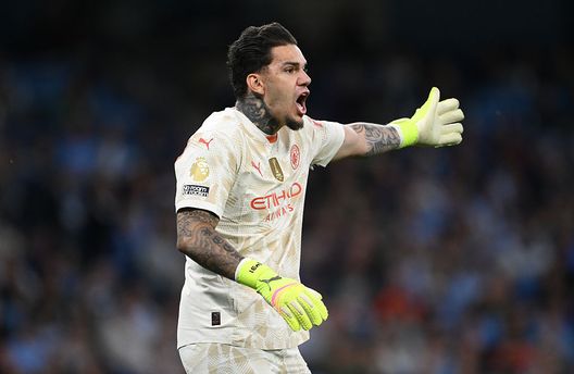 Manchester, Inghilterra - 20 maggio 2025: Ederson, portiere del Manchester City, durante la partita contro il Bournemouth. (Foto di Stu Forster/Getty Images) Juventus-Manchester City, dove vedere il match in tv e streaming live- immagine 3