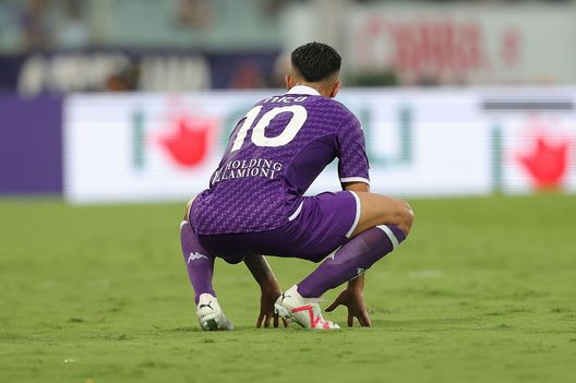 FLORENCE, ITALY - AUGUST 27: Nicolás Iván González of ACF Fiorentina reacts during the Serie A TIM match between ACF Fiorentina and US Lecce at Stadio Artemio Franchi on August 27, 2023 in Florence, Italy. (Photo by Gabriele Maltinti/Getty Images) Ikonè a noi due, serve il Robin giusto per Nico. La svolta con un cambio ruolo?- immagine 2