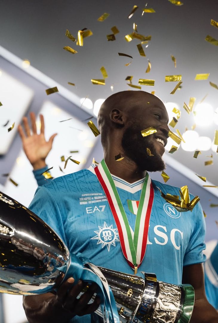 Il Napoli si è fatto il regalo migliore per Natale: gli azzurri con la Coppa- LE FOTO - immagine 11