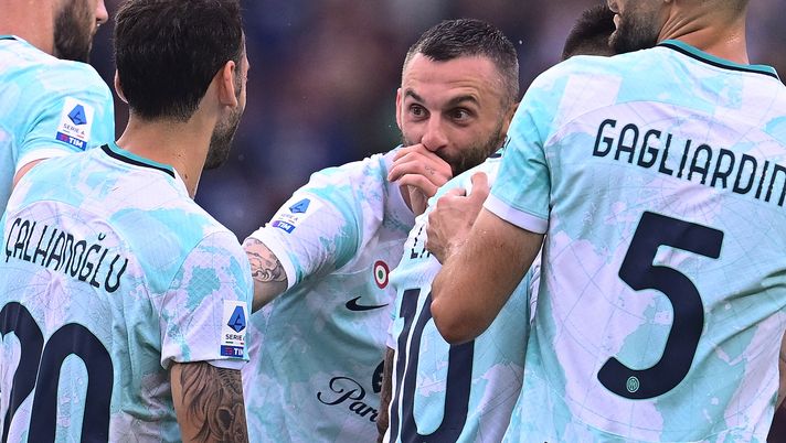 TURIN, ITALY - JUNE 03: Marcelo Brozovic of FC Internazionale celebrates with team-mates after scoring the team's first goal during the Serie A match between Torino FC and FC Internazionale at Stadio Olimpico di Torino on June 03, 2023 in Turin, Italy. (Photo by Mattia Ozbot - Inter/Inter via Getty Images) Marcelo Brozovic