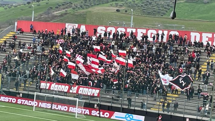 Tifosi del Teramo in occasione di Teramo-Ostiamare allo stadio Gaetano Bonolis, il 15 marzo 2026 Teramo