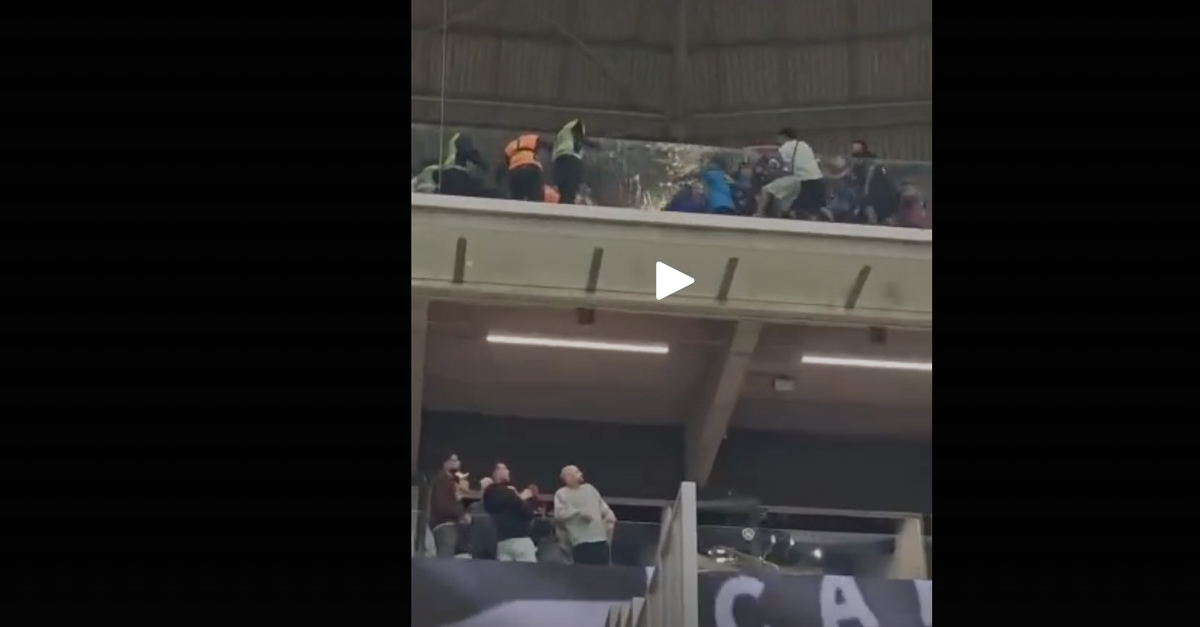 VIDEO / Vergogna in Brasile, intervento shock della polizia sugli spalti