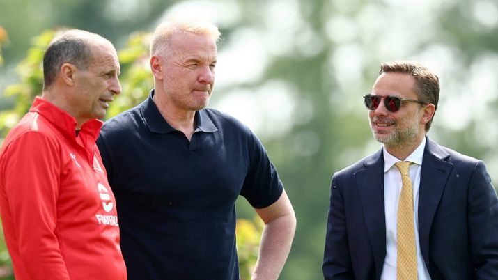 Massimiliano Allegri (allenatore AC Milan), con il direttore sportivo Igli Tare e l'amministratore delegato Giorgio Furlani a Milanello | Milan News (Credits foto: Getty Images) Massimiliano Allegri Igli Tare Giorgio Furlani AC Milan