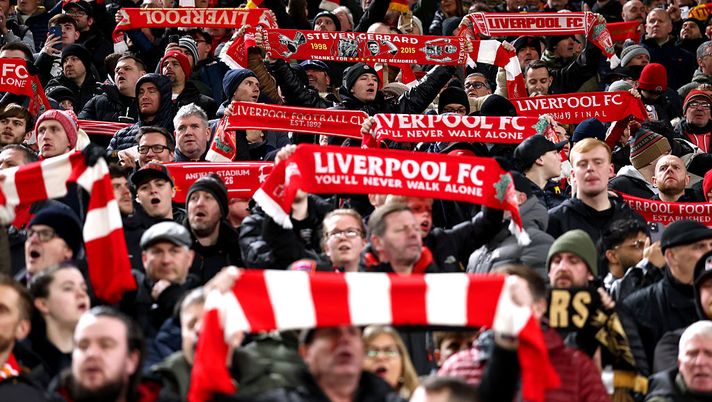 I tifosi del Liverpool mostrano il loro sostegno con una sciarpata prima della partita dell'ottava giornata della fase a gironi della UEFA Champions League 2025/26 tra Liverpool FC e Qarabag FK ad Anfield, il 28 gennaio 2026 a Liverpool, Inghilterra. (Foto di Dan Istitene/Getty Images) Liverpool West Ham