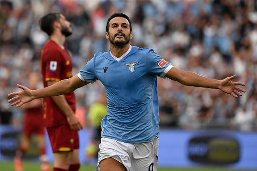 Pedro festeggia la sua rete contro la sua ex squadra, la Roma. (Photo by Andrea Staccioli/Insidefoto/LightRocket via Getty Images) Lazio, UFFICIALE: Pedro rinnova il contratto con i biancocelesti- immagine 3