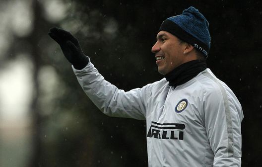 Medel: “Vivevo per ubriacarmi, poi mi fermarono i poliziotti e cambiò tutto. Piango per…” Medel: “Vivevo per ubriacarmi, poi mi fermarono i poliziotti e cambiò tutto. Piango per…” - immagine 1