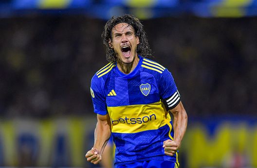 Edinson Cavani del Boca Juniors esulta dopo aver segnato il terzo gol della squadra. Mondiale per Club, paura per il Boca: Cavani rischia di alzare bandiera bianca- immagine 2