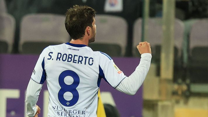 FLORENCE, ITALY - JANUARY 27: Sergi Roberto of Como 1907 celebrates after scoring a goal during of the Coppa Italia match between of ACF Fiorentina and of Como 1907 at Stadio Artemio Franchi on January 27, 2026 in Florence, Italy. (Photo by Gabriele Maltinti/Getty Images) Sergi Roberto (conf): “Fiorentina migliorata molto. Noi ci divertiamo in campo” - immagine 1