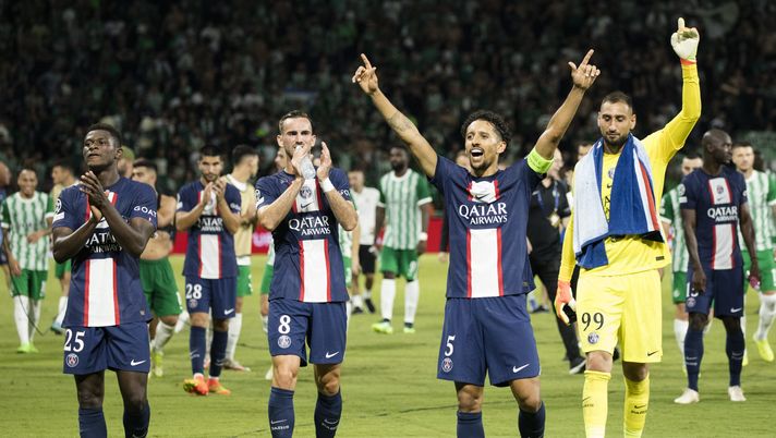 HAIFA, ISRAEL - SEPTEMBER 14: Nuno Mendes, Fabian Ruiz, Marquinhos, and Gianluigi Donnarumma of Paris Saint Germain celebrate after winning the UEFA Champions League group H match between Maccabi Haifa FC and Paris Saint-Germain at Sammy Ofer Stadium on September 14, 2022 in Haifa, Israel. (Photo by Amir Levy/Getty Images) Dalla Spagna – Fabian Ruiz, flop al Psg: l’ex Napoli potrebbe tornare in Serie A - immagine 1