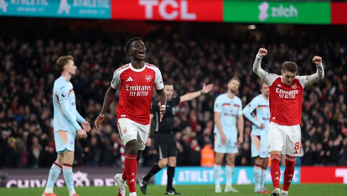 LONDON, ENGLAND - DECEMBER 03: Bukayo Saka of Arsenal celebrates scoring his team's second goal during the Premier League match between Arsenal and Brentford at Emirates Stadium on December 03, 2025 in London, England. (Photo by Richard Heathcote/Getty Images) Arsenal, Premier League