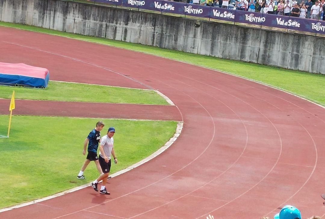 GALLERY Conte e Oriali lasciano il campo tra l’entusiasmo dei tifosi: che energia! - immagine 3