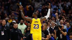 Nba, Lakers-Houston 104-98: highlights. Stoppata decisiva di LeBron su Sengun