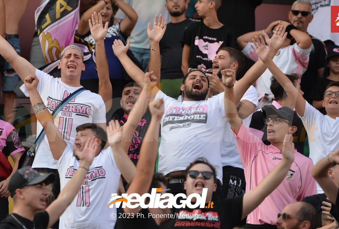 FOTOTIFO Palermo-Feralpisalò 3-0, gli scatti ai tifosi al “Renzo Barbera” (GALLERY) - immagine 52