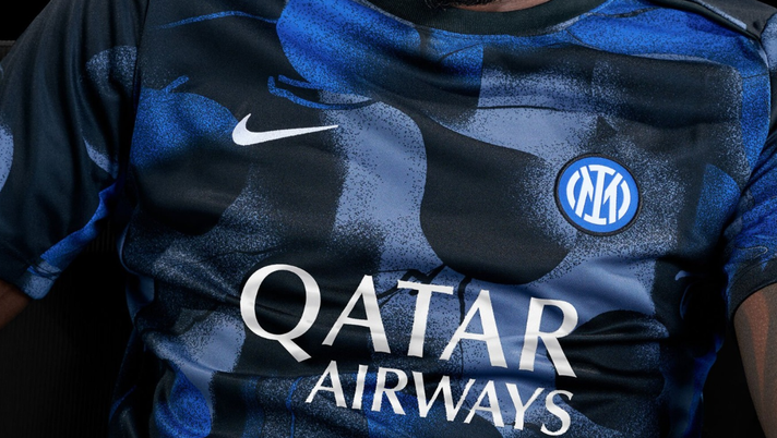 Inter, ecco la nuova maglia pre-gara. Tifosi in estasi: “Favolosa” - immagine 1