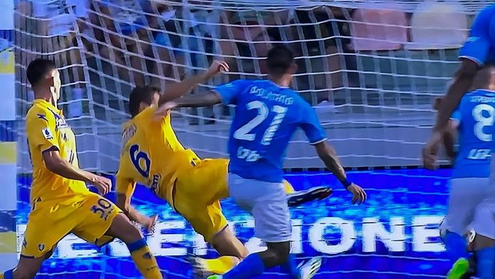 VIDEO Frosinone-Napoli 1-1, Politano sigla il pari: bolide dalla distanza dell’esterno - immagine 1