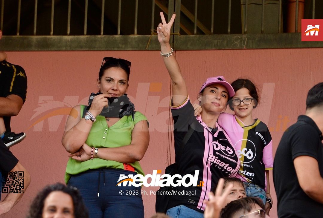 FOTOTIFO Palermo-Feralpisalò 3-0, gli scatti ai tifosi al “Renzo Barbera” (GALLERY) - immagine 83
