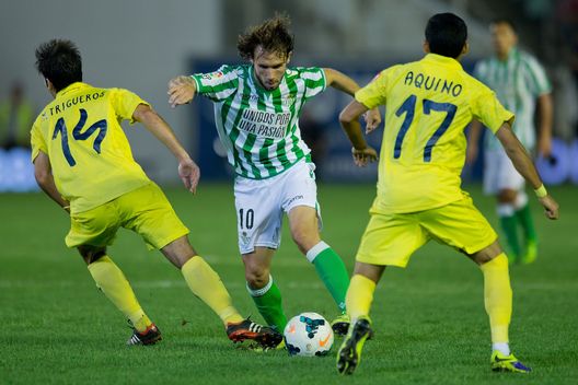 Joan Verdu contro il Villarreal, ai tempi del Betis Siviglia (Foto di Gonzalo Arroyo Moreno/Getty Images) ESCLUSIVA Joan Verdu: “Fiorentina, che bravo Palladino! Betis? Col Chelsea si può fare”- immagine 2